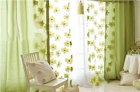 選擇窗簾色調(diào)有講究，炎炎夏日給你不一樣的清涼