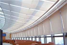 辦公室適合使用哪種窗簾？其優(yōu)缺點都有啥？