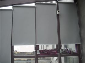 辦公室適合使用哪種窗簾？其優(yōu)缺點都有啥？