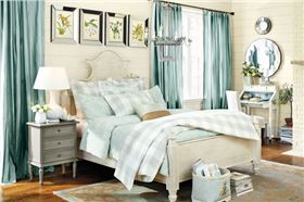 如何用窗簾來改變房間的色彩？