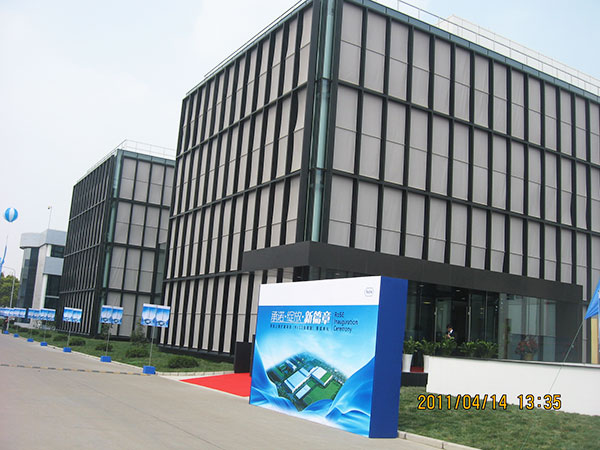 上海羅氏制藥室外電動(dòng)卷簾