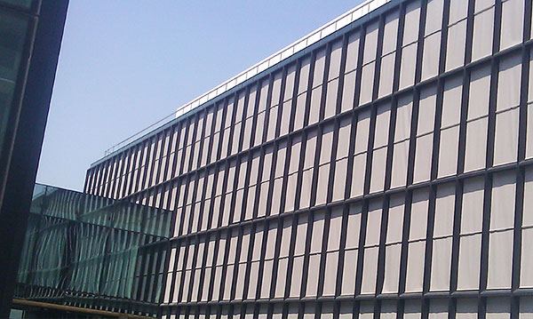 上海羅氏制藥室外電動(dòng)卷簾