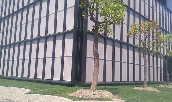 上海羅氏制藥室外電動(dòng)卷簾